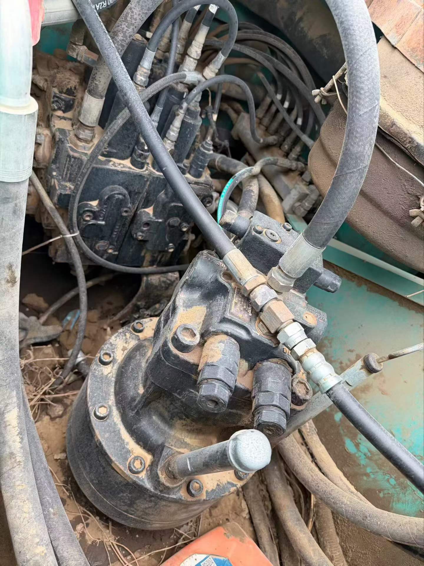 Buy Kobelco SK210 Used Excavator / 6