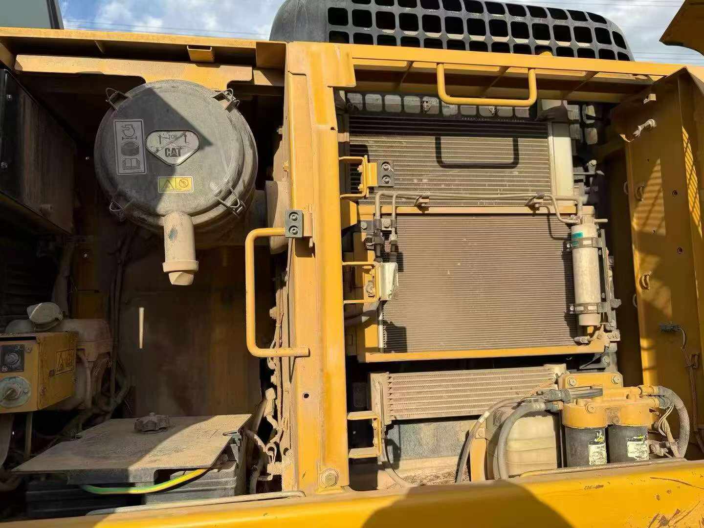 Buy Caterpillar 323D2L Used Excavator / 6 Buy Caterpillar 323D2L Used Excavator / 6