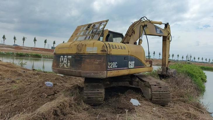 Buy Caterpillar 320C Used Excavator / 1
