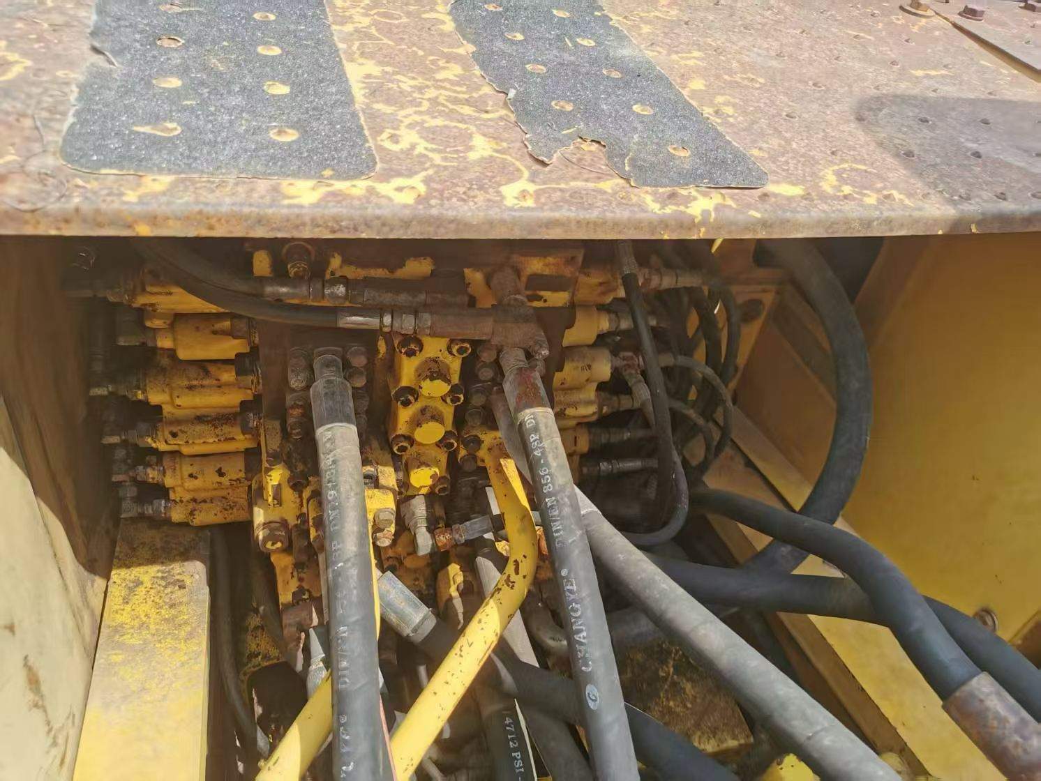 Buy Komatsu PC220-8 Used Excavator / 2 Buy Komatsu PC220-8 Used Excavator / 2