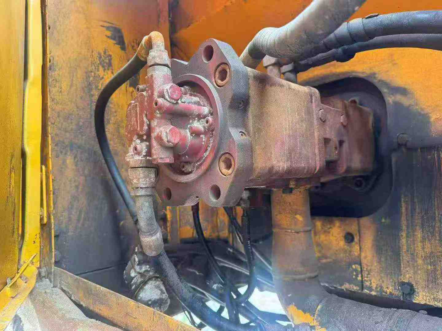 Buy Hyundai R215-7 Used Excavator / 4 Buy Hyundai R215-7 Used Excavator / 4