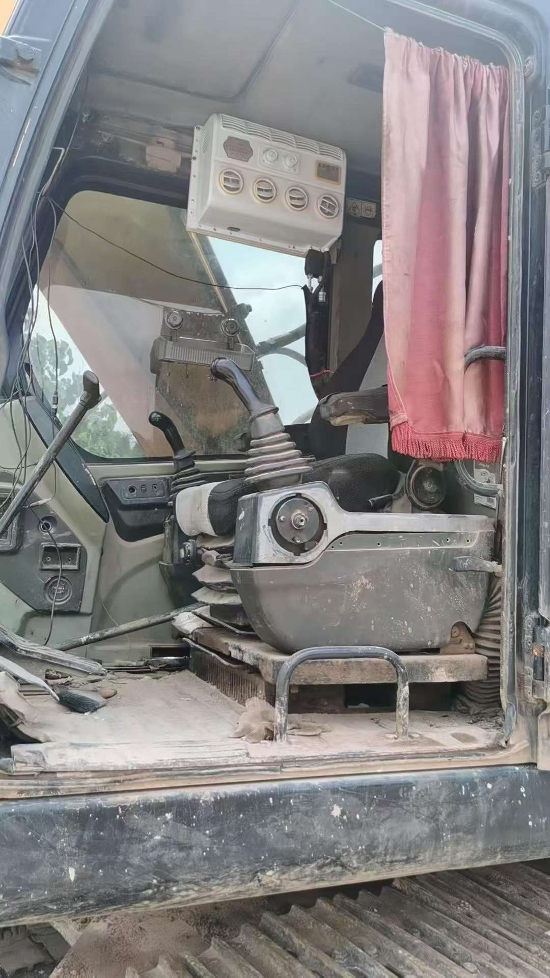 Buy Hyundai R215-7 Used Excavator / 9 Buy Hyundai R215-7 Used Excavator / 9