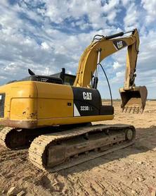 Buy Caterpillar 323D2L Used Excavator / 2 Buy Caterpillar 323D2L Used Excavator / 2