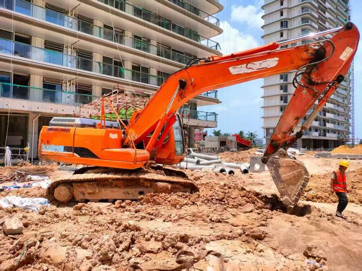 Buy Doosan DH225-9 Used Excavator / 1