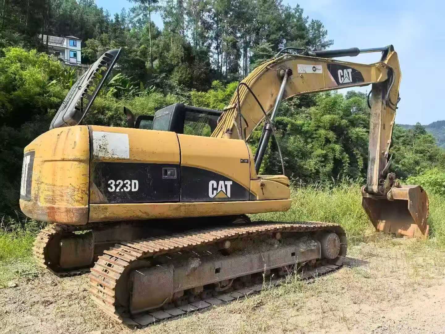 Buy Caterpillar 323DL Used Excavator / 1