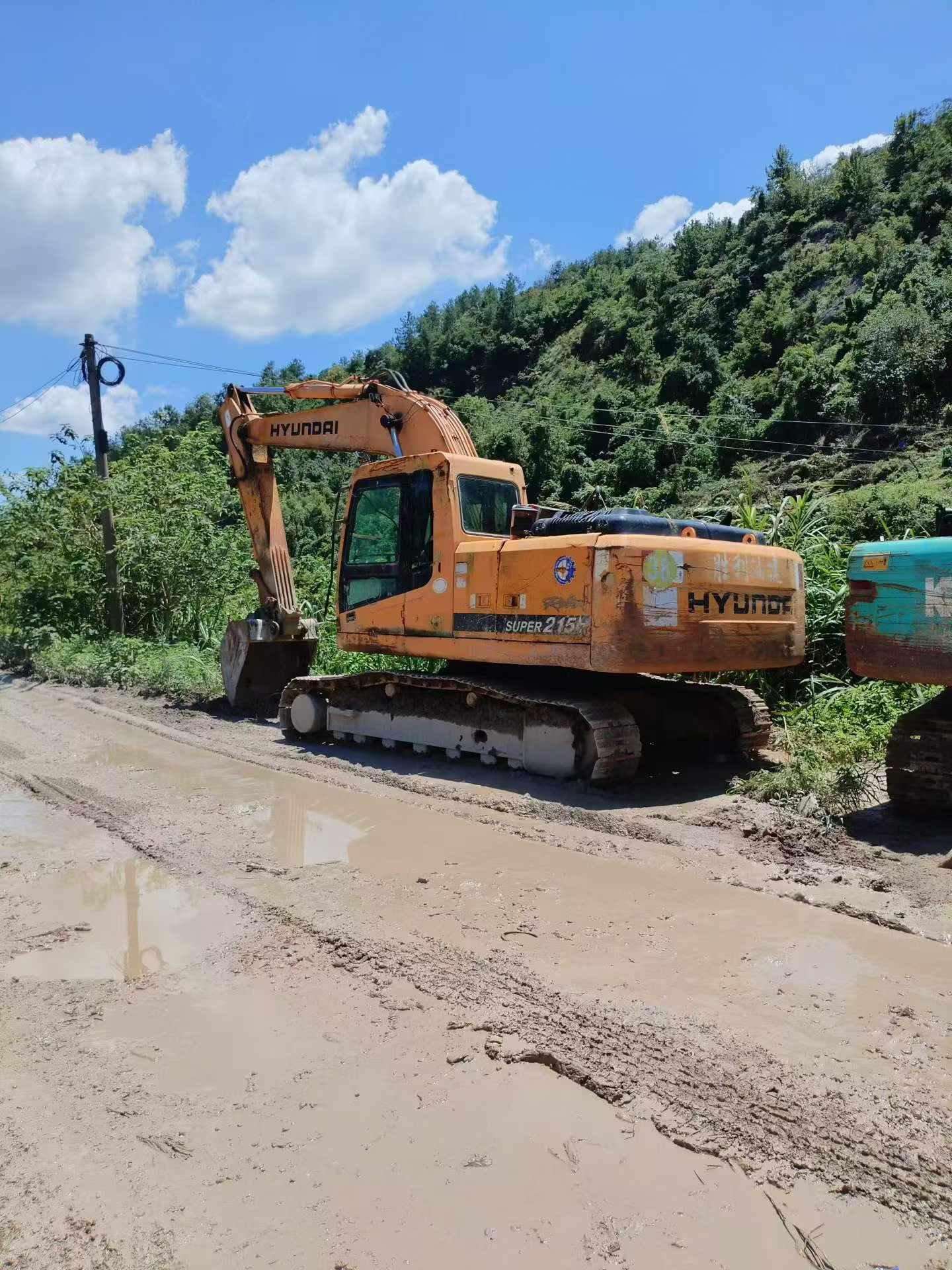 Buy Hyundai R215-7 Used Excavator / 2 Buy Hyundai R215-7 Used Excavator / 2