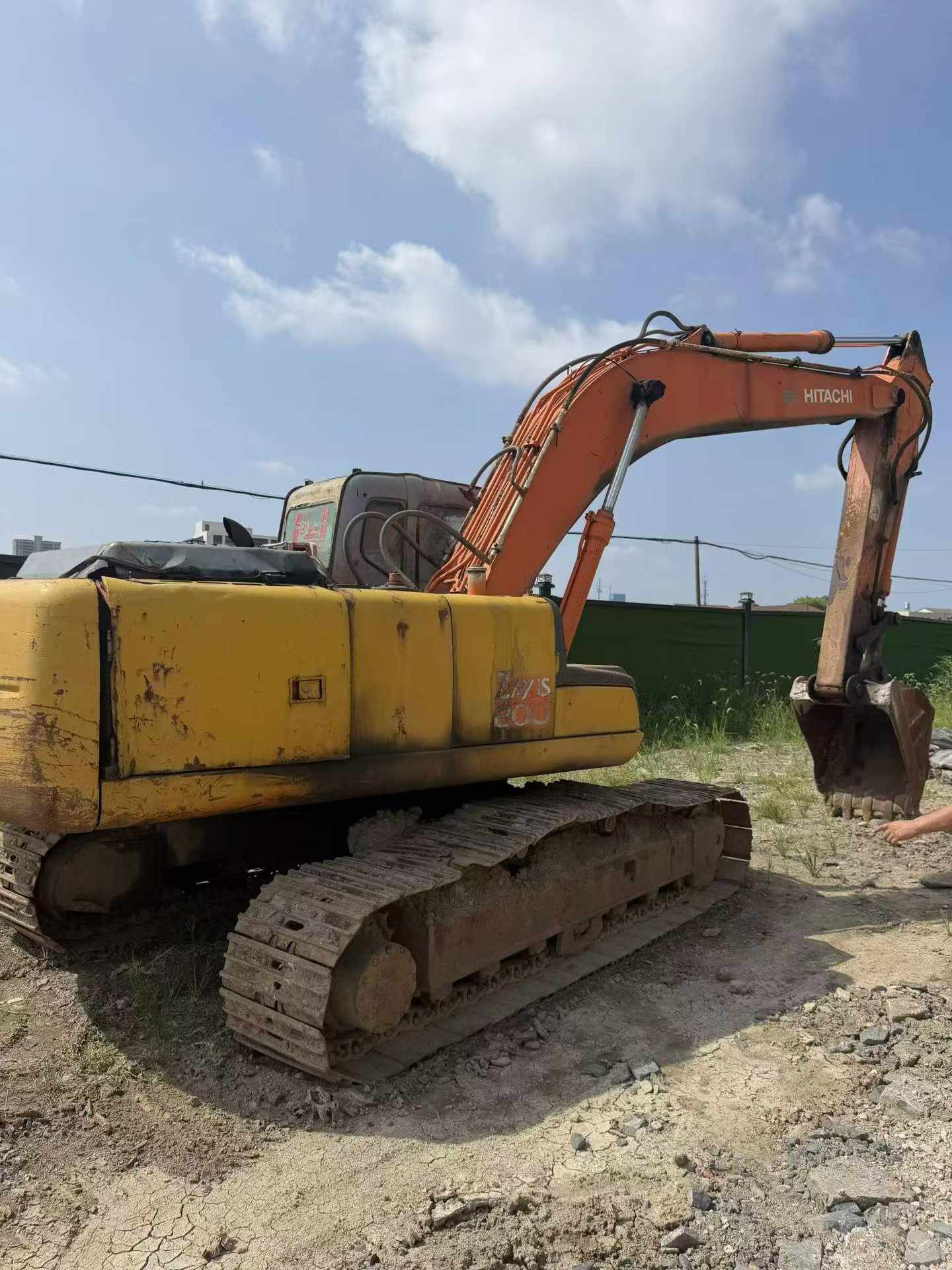 Buy Hitachi ZX200-6 Used Excavator / 1