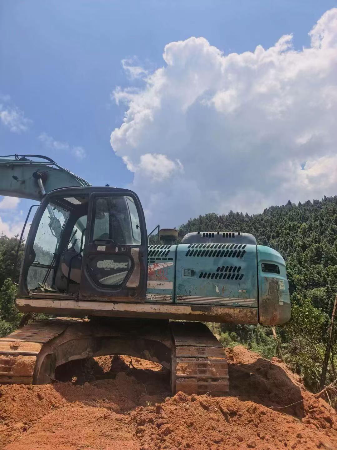 Buy Kobelco SK200-8 Used Excavator / 3