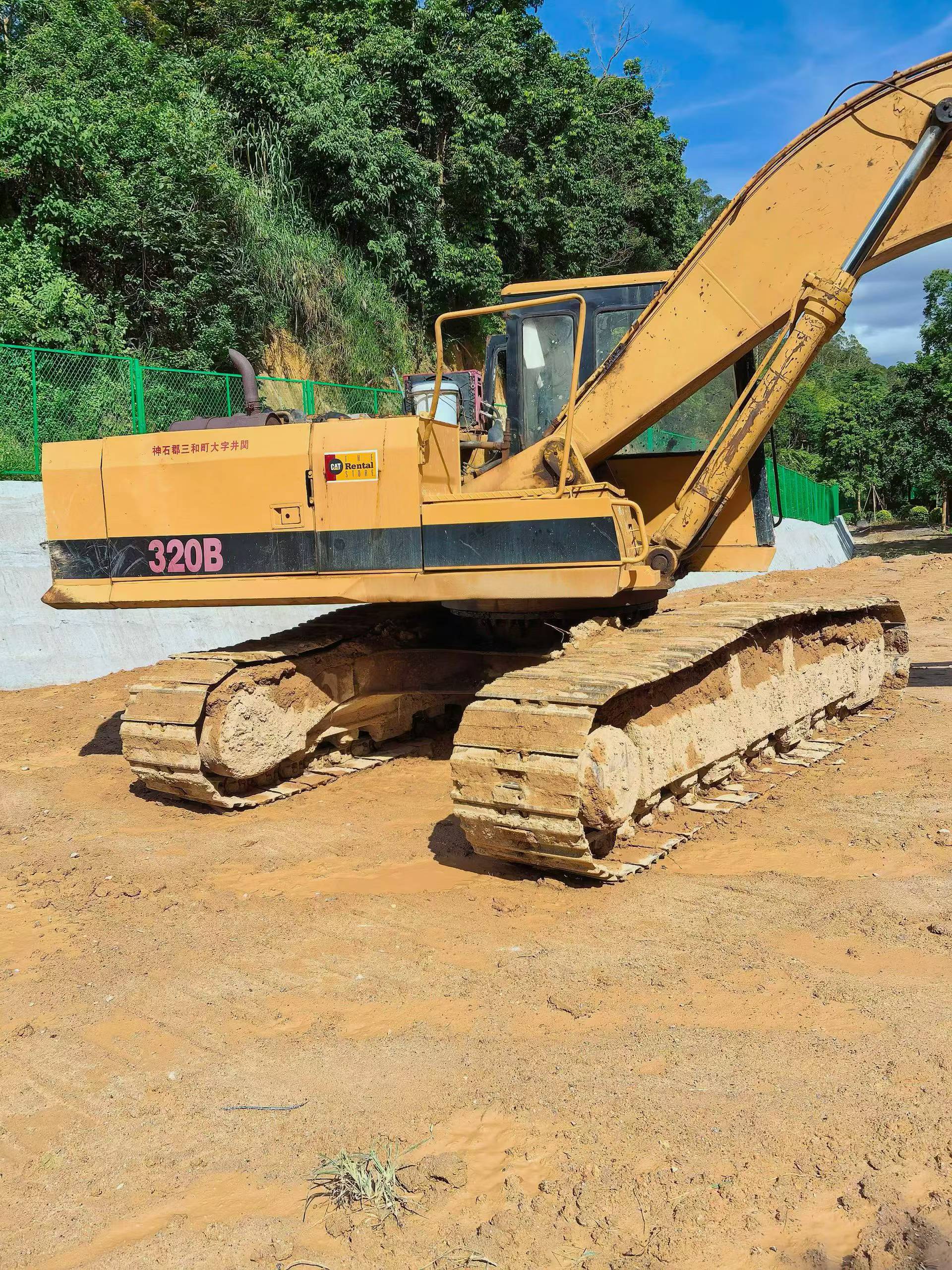 Buy Caterpillar E200B Used Excavator / 1