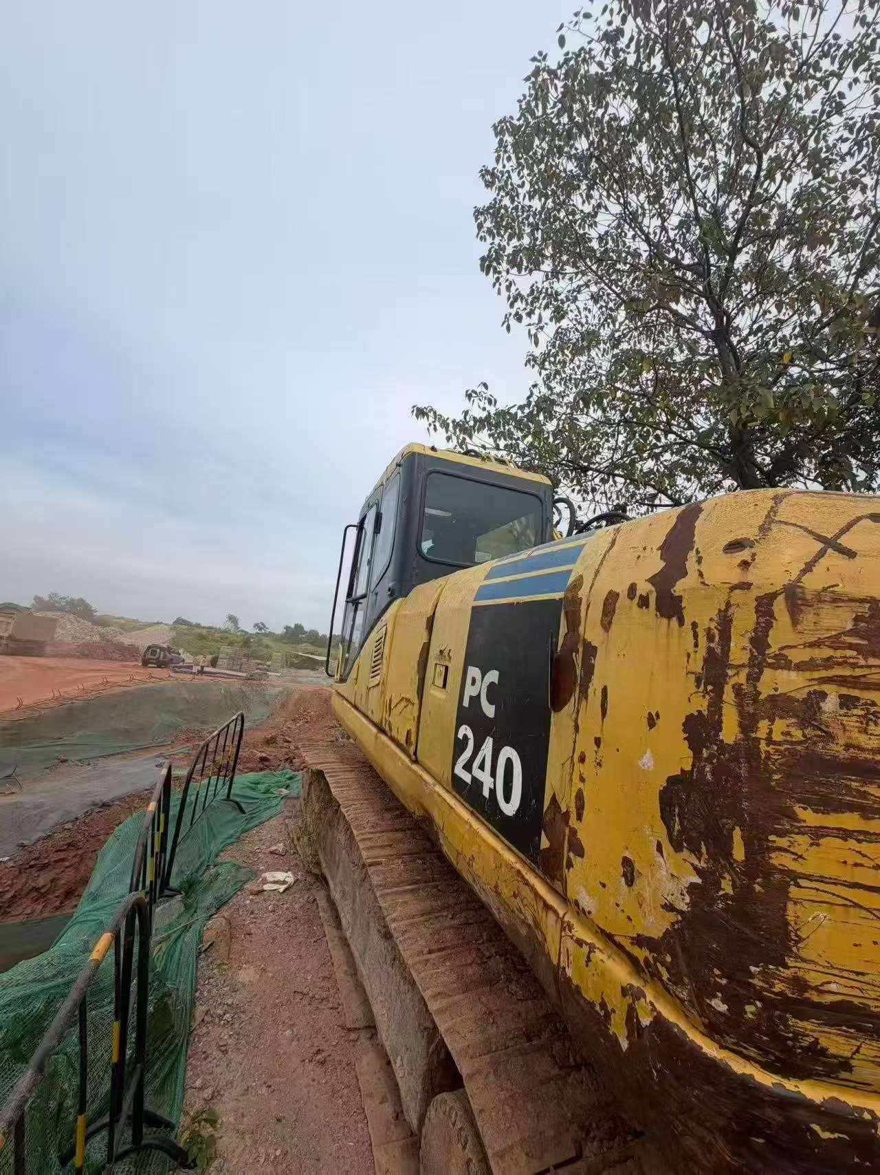 Buy Komatsu PC220-7 Used Excavator / 1
