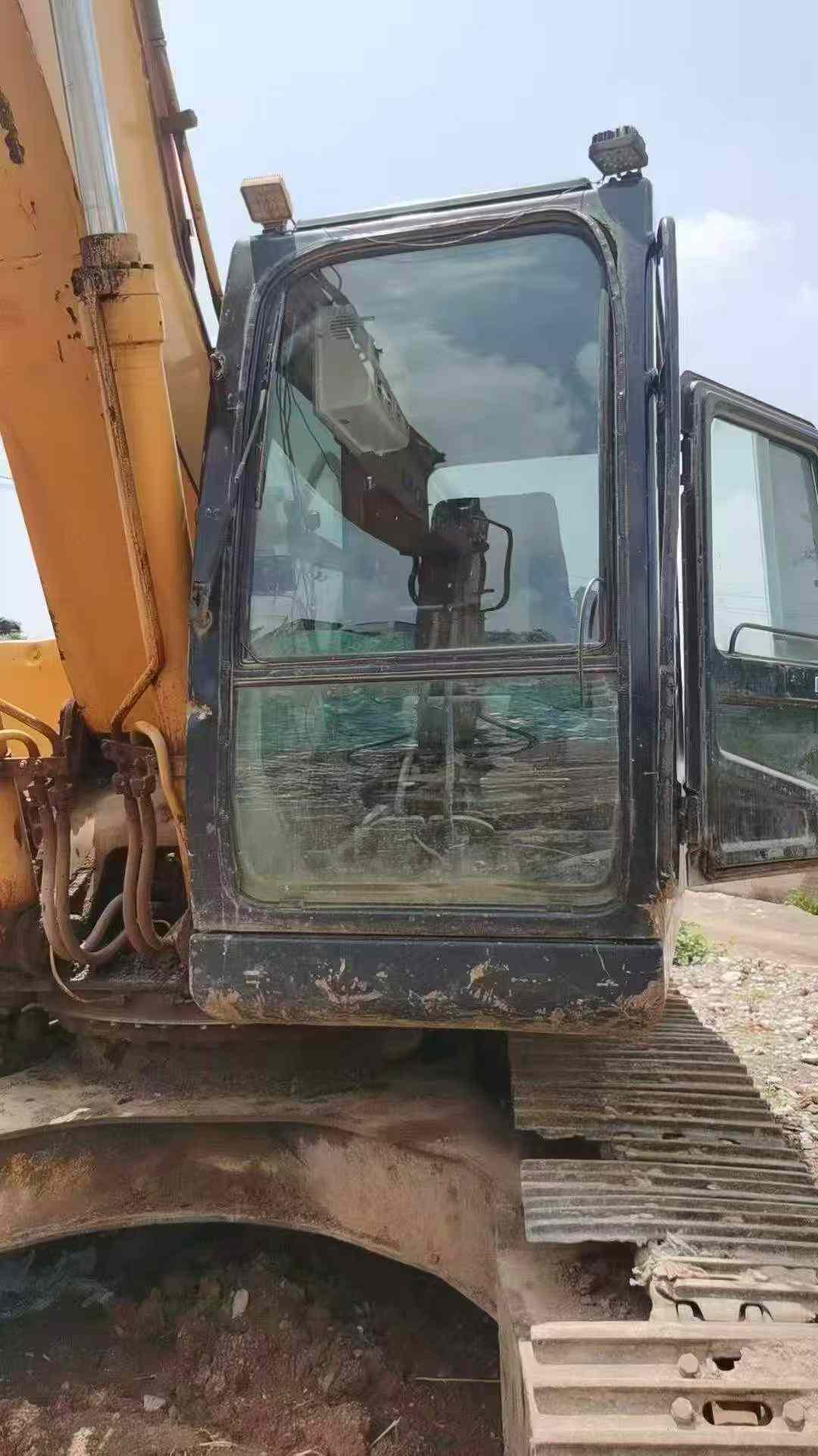 Buy Hyundai R215-7 Used Excavator / 8 Buy Hyundai R215-7 Used Excavator / 8