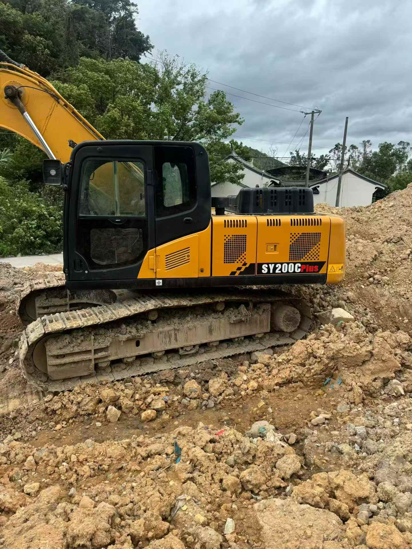 Buy Sany SY200C Used Excavator / 2 Buy Sany SY200C Used Excavator / 2