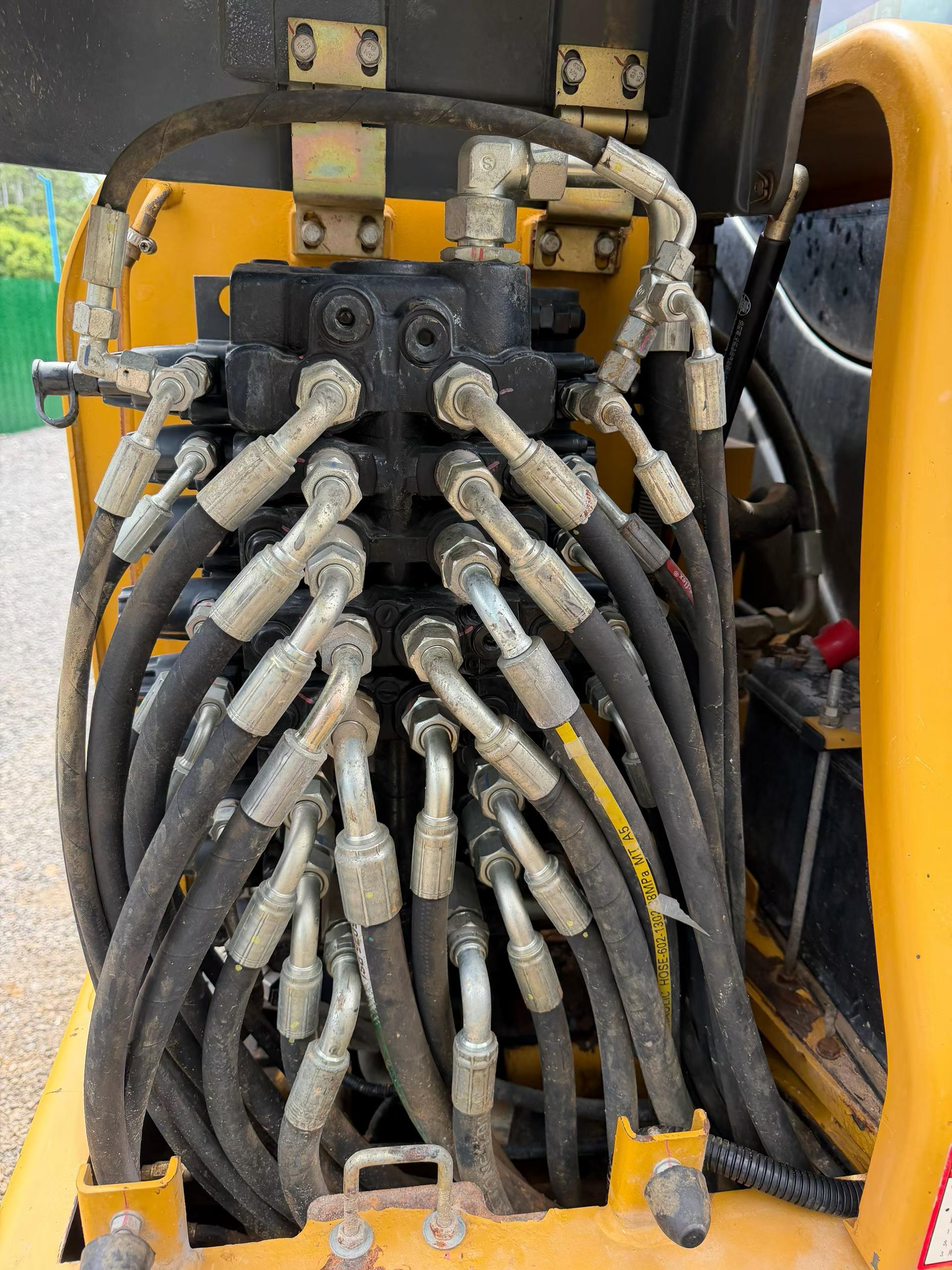 Buy XCMG LW60G Used Excavator / 4