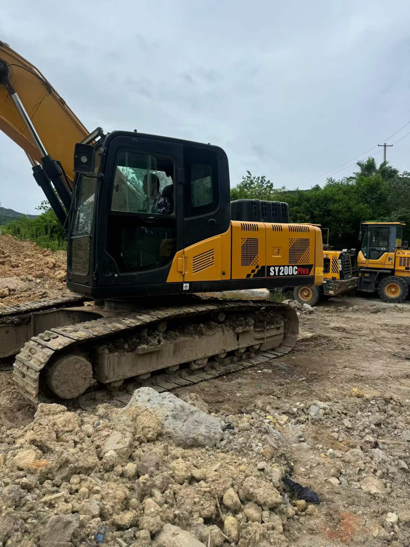 Buy Sany SY200C Used Excavator / 9 Buy Sany SY200C Used Excavator / 9