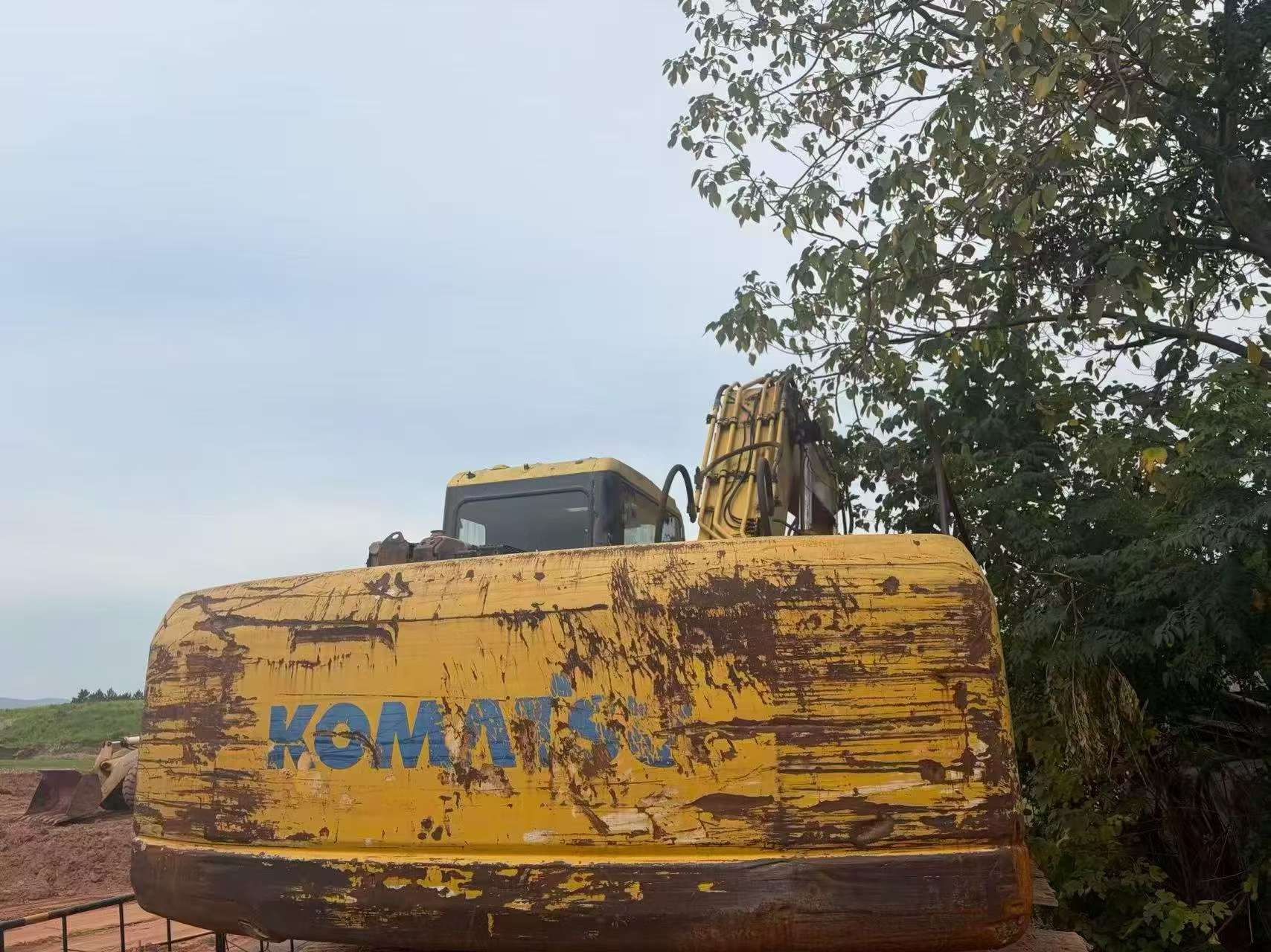 Buy Komatsu PC220-7 Used Excavator / 2 Buy Komatsu PC220-7 Used Excavator / 2