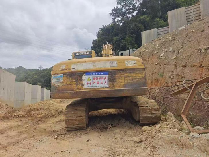 Buy Caterpillar 320C Used Excavator / 1