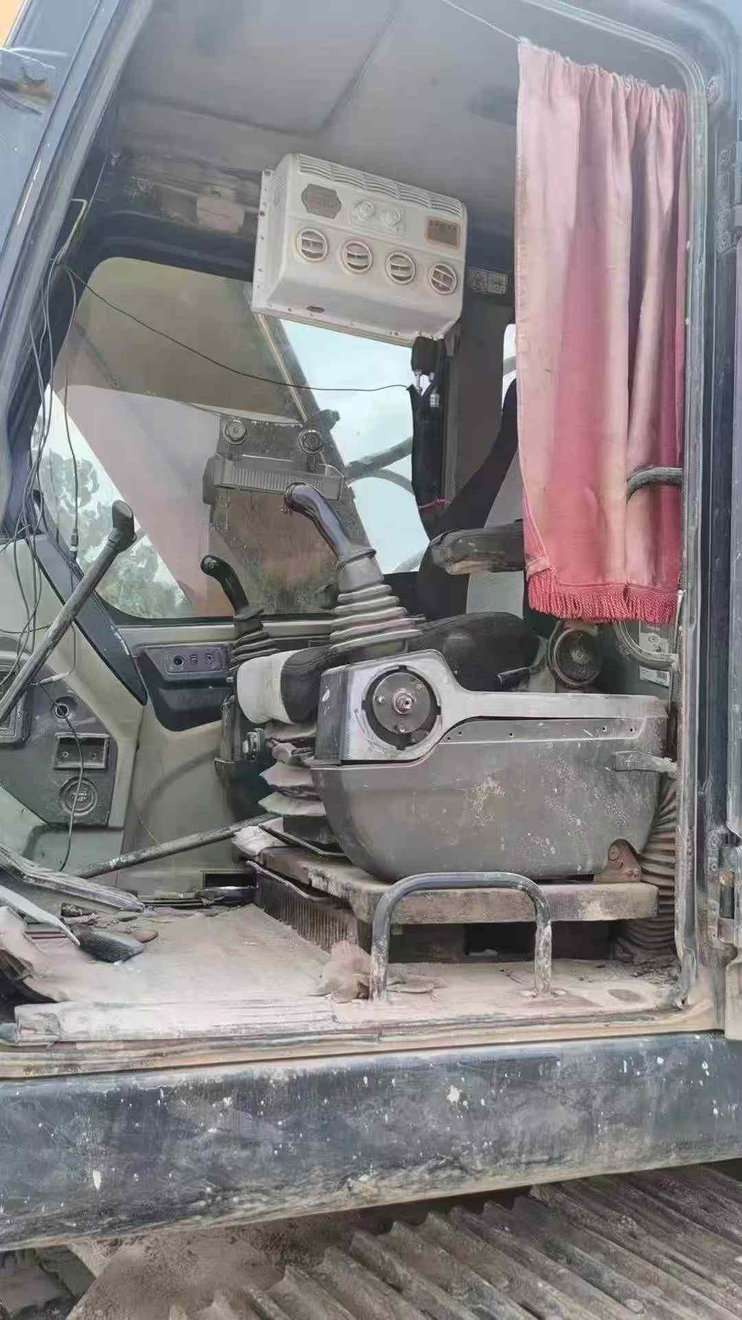 Buy Hyundai R215-7 Used Excavator / 7 Buy Hyundai R215-7 Used Excavator / 7