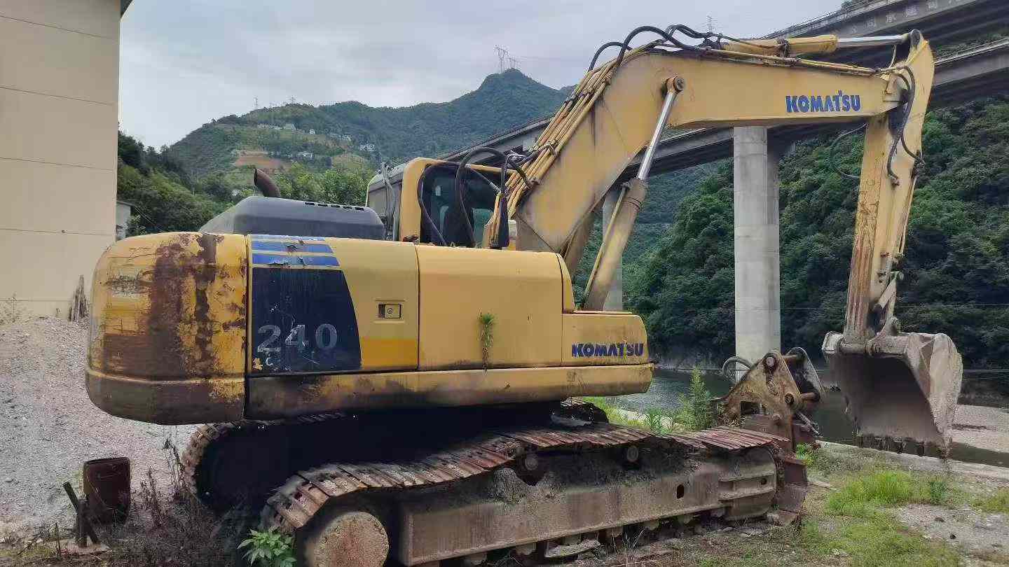 Buy Komatsu PC220 Used Excavator / 6 Buy Komatsu PC220 Used Excavator / 6