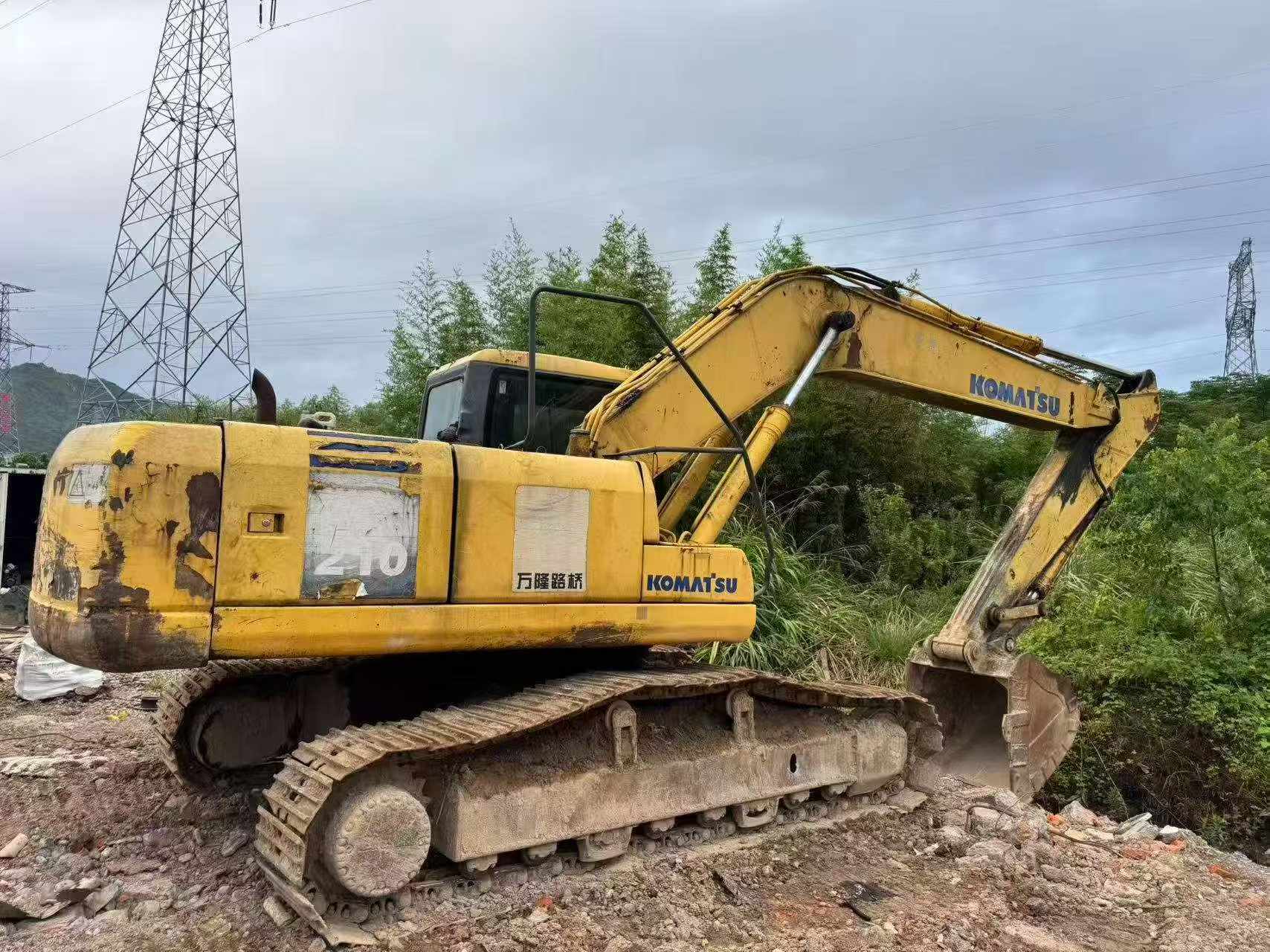 Buy Komatsu PC200-7 Used Excavator / 3 Buy Komatsu PC200-7 Used Excavator / 3