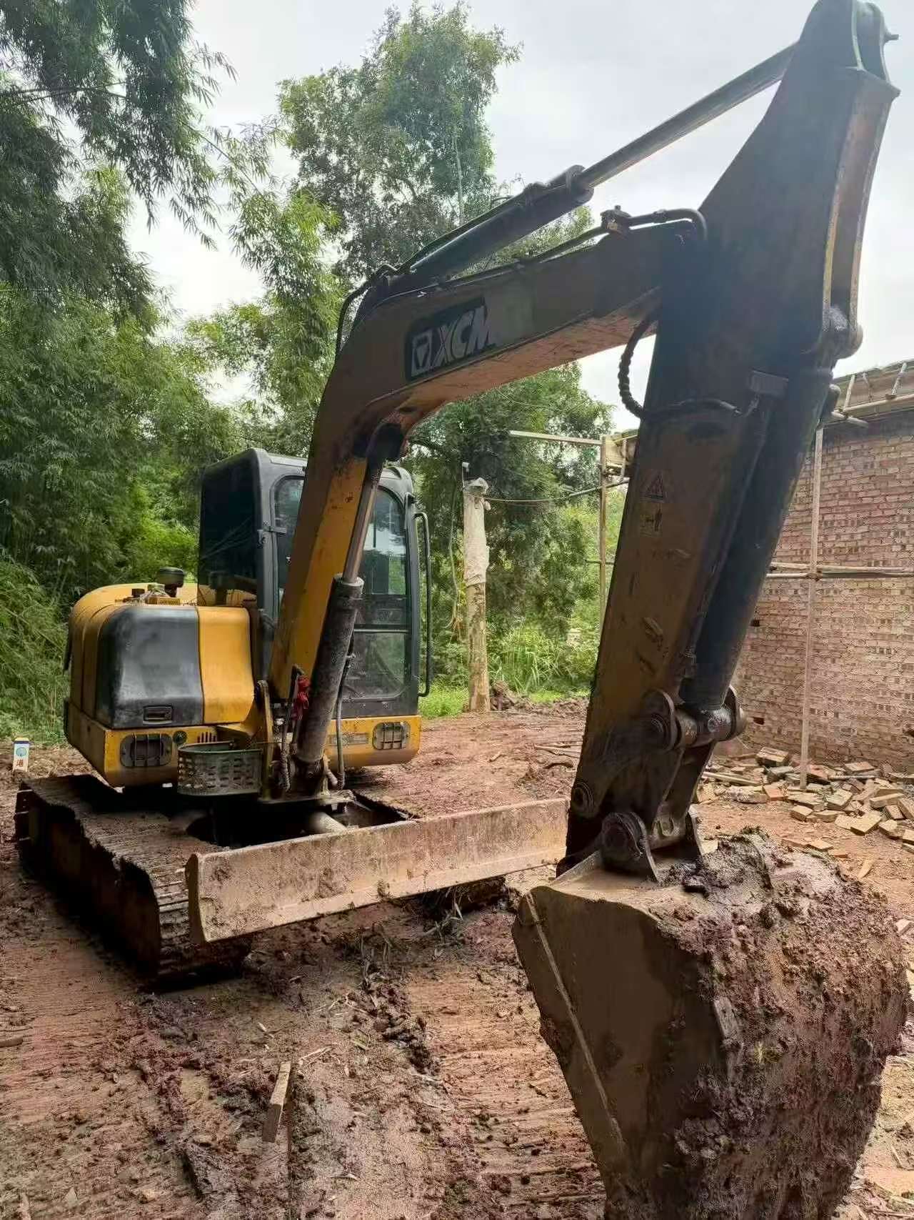 Buy XCMG LW60G Used Excavator / 4 Buy XCMG LW60G Used Excavator / 4