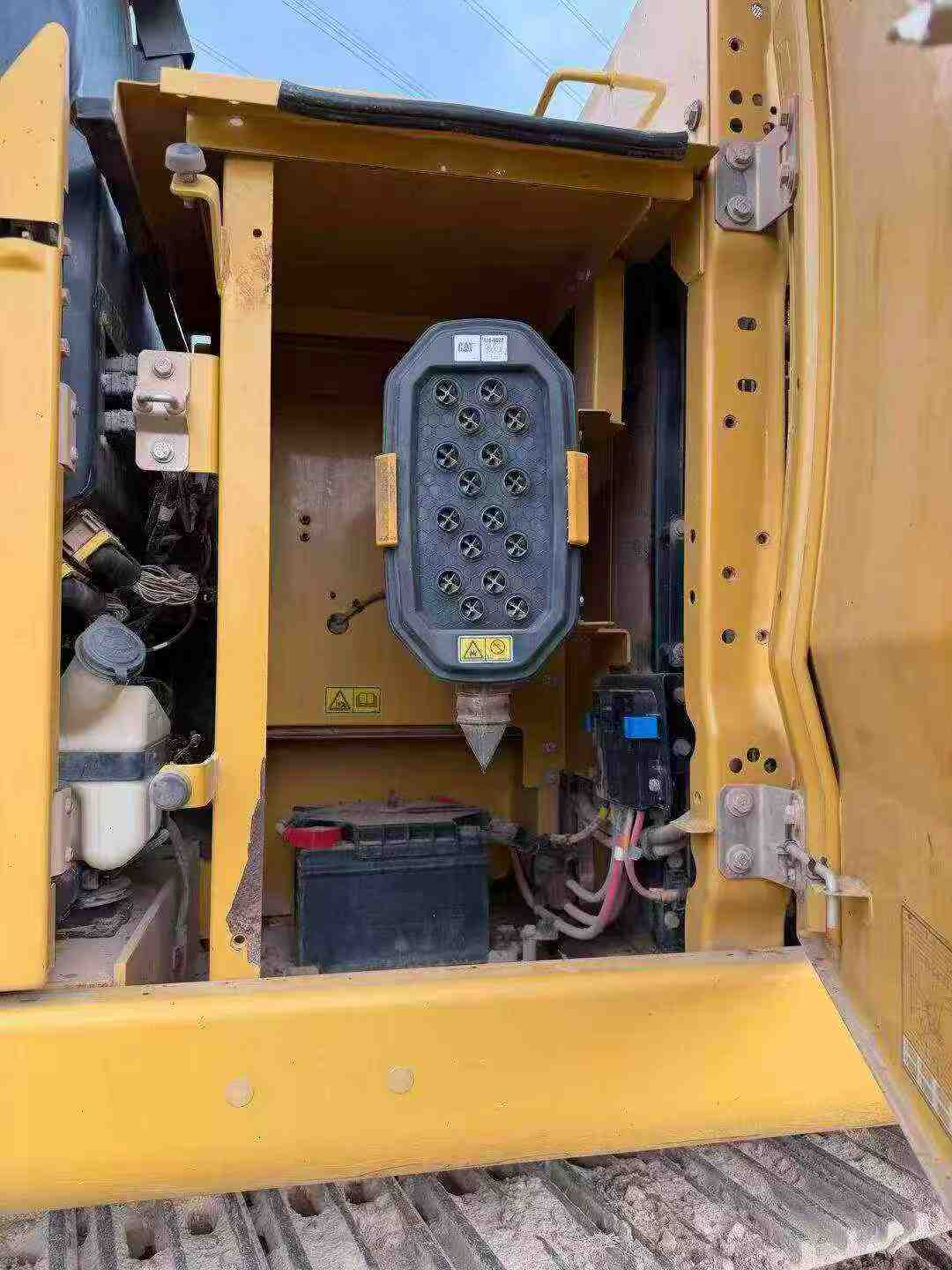 Buy Caterpillar 323 Used Excavator / 9 Buy Caterpillar 323 Used Excavator / 9