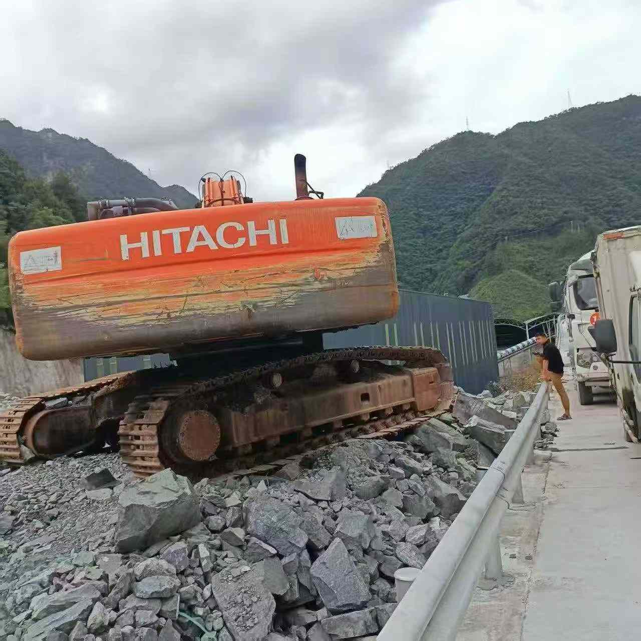 Buy Hitachi EX350H-5 Used Excavator / 2