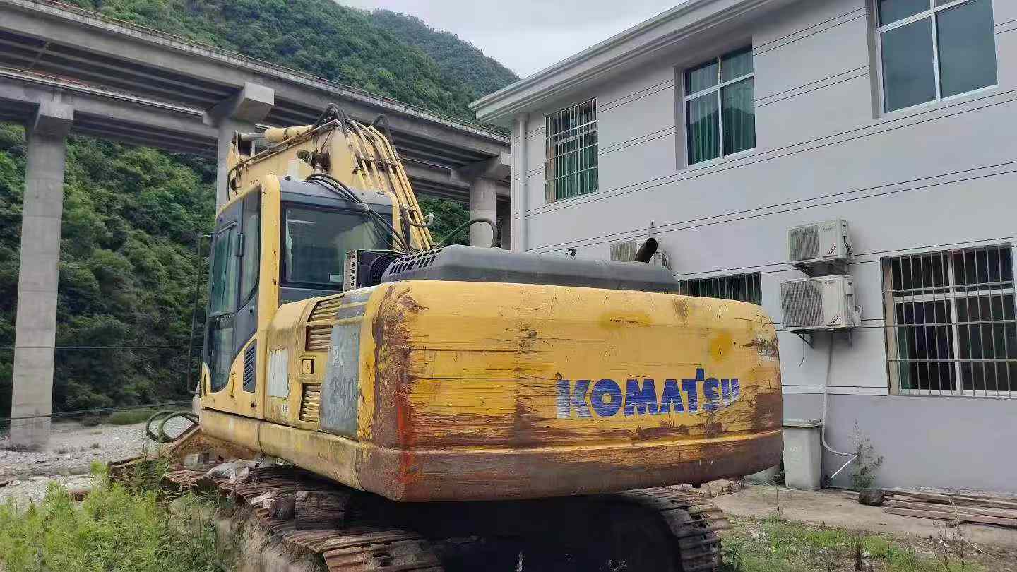 Buy Komatsu PC220 Used Excavator / 1