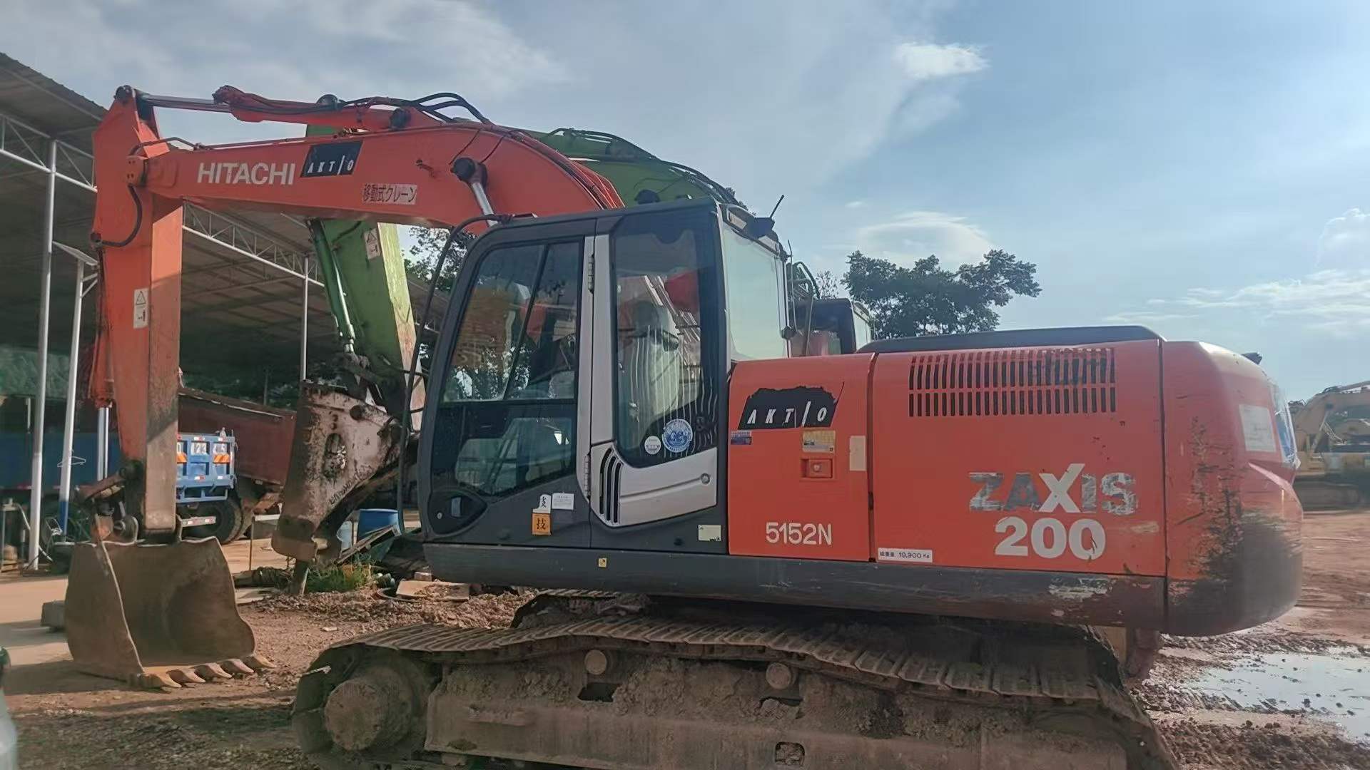 Buy Hitachi EX200-3 Used Excavator / 1
