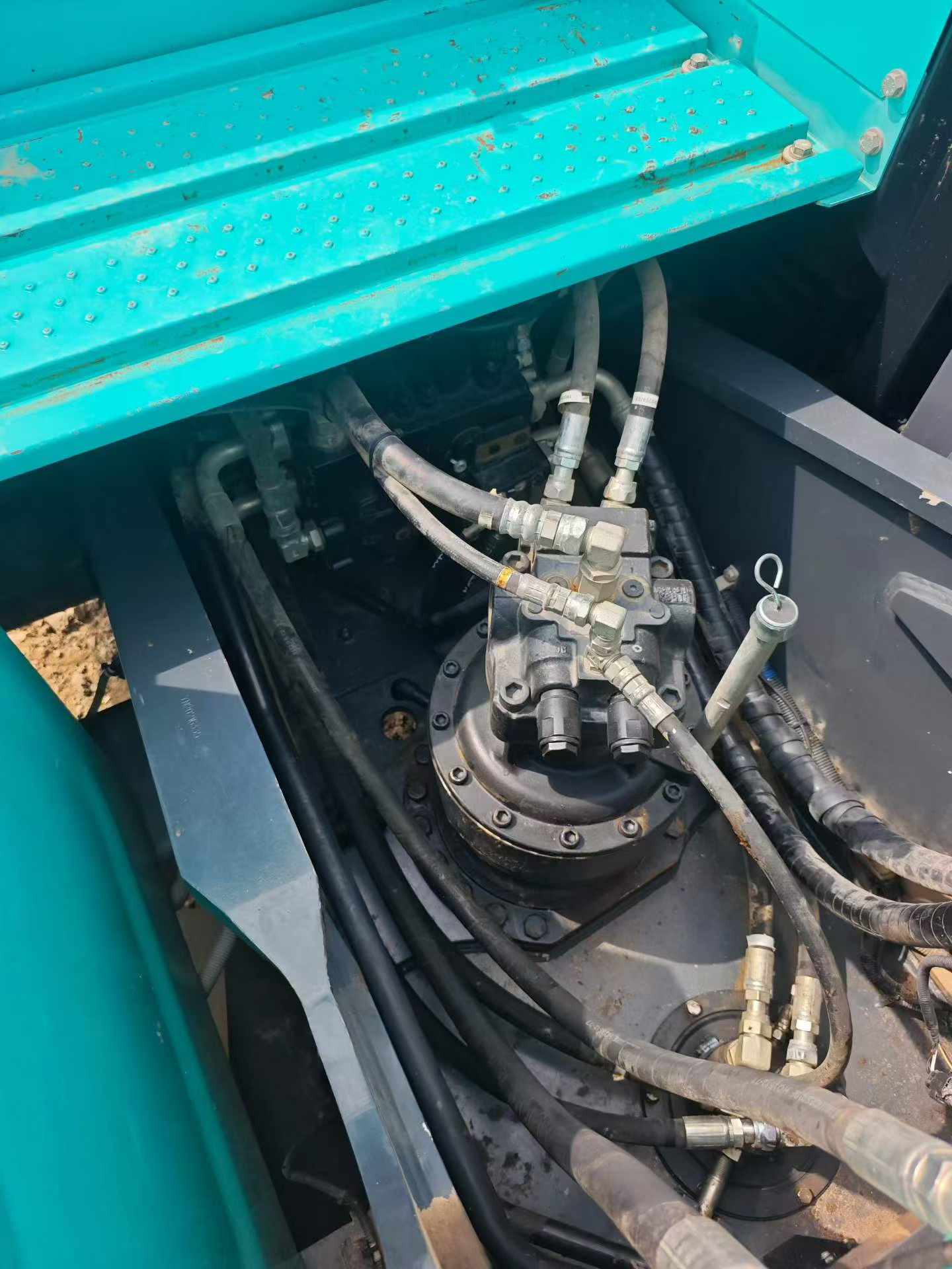 Buy Kobelco SK200-2 Used Excavator / 6