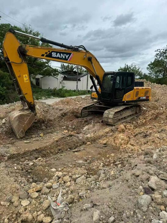 Buy Sany SY200C Used Excavator / 1