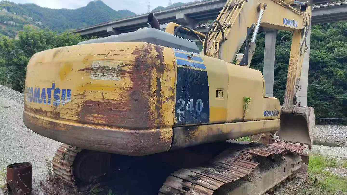 Buy Komatsu PC220 Used Excavator / 2 Buy Komatsu PC220 Used Excavator / 2