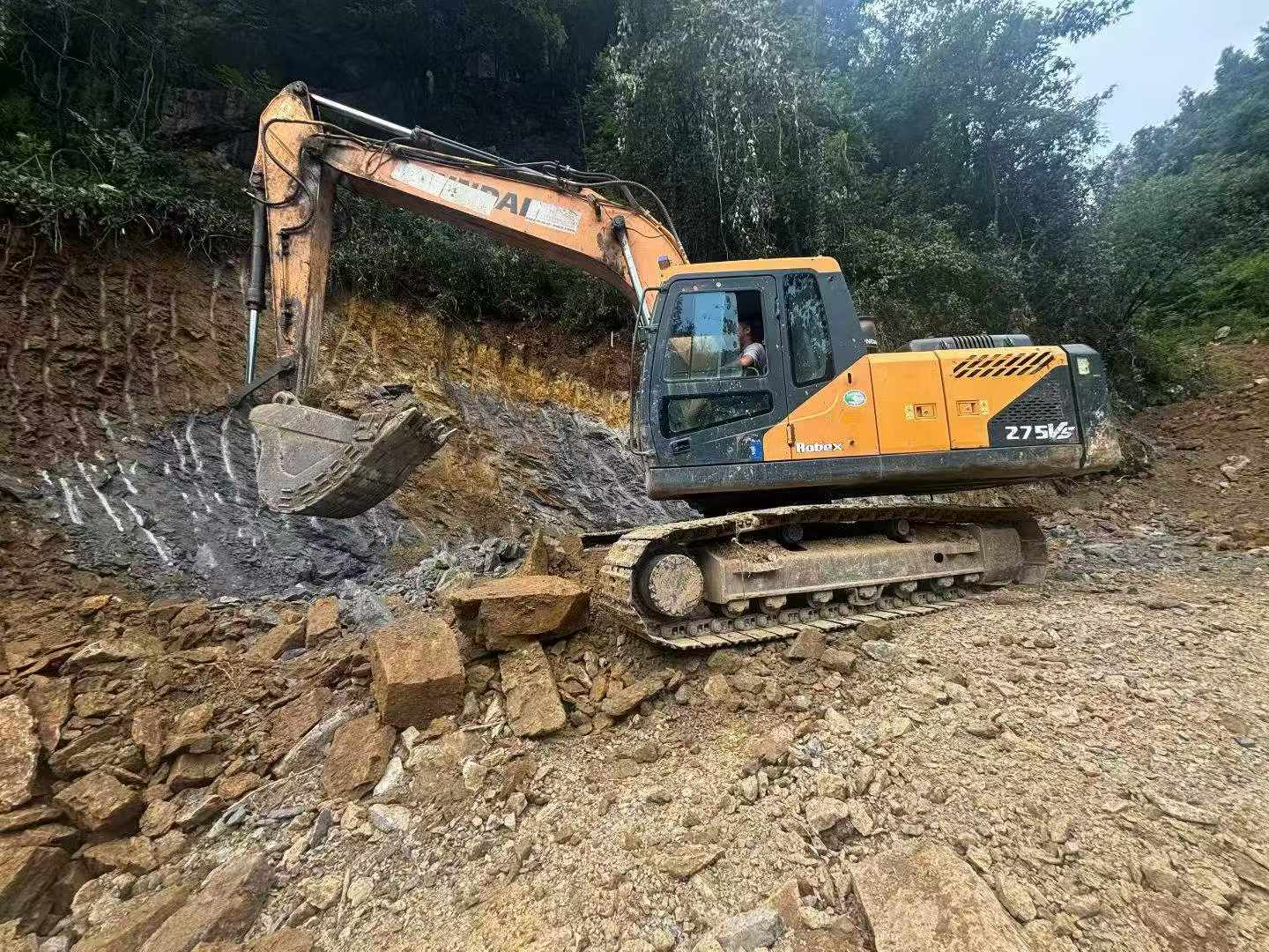 Buy Hyundai R215-7 Used Excavator / 2