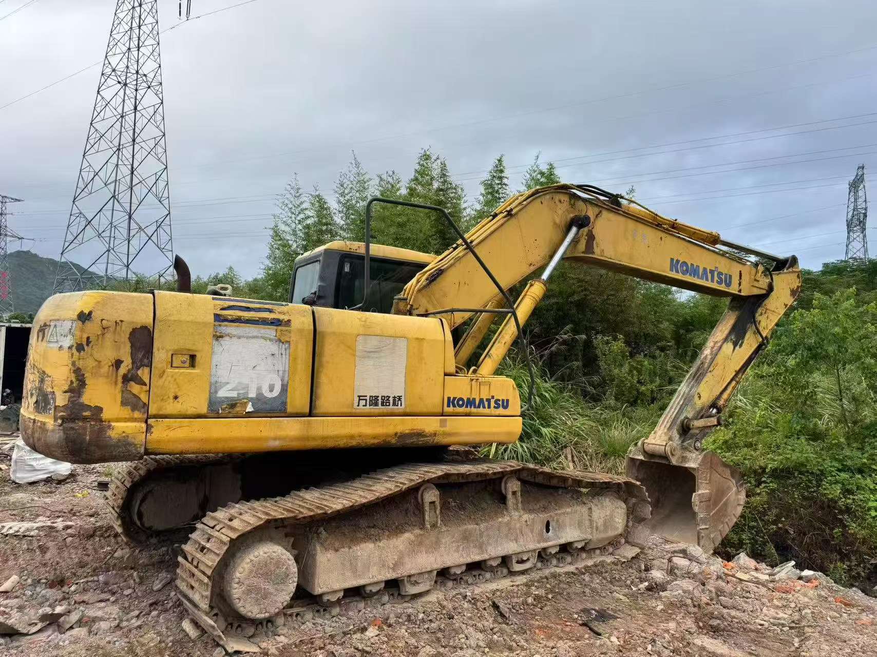 Buy Komatsu PC200-7 Used Excavator / 3