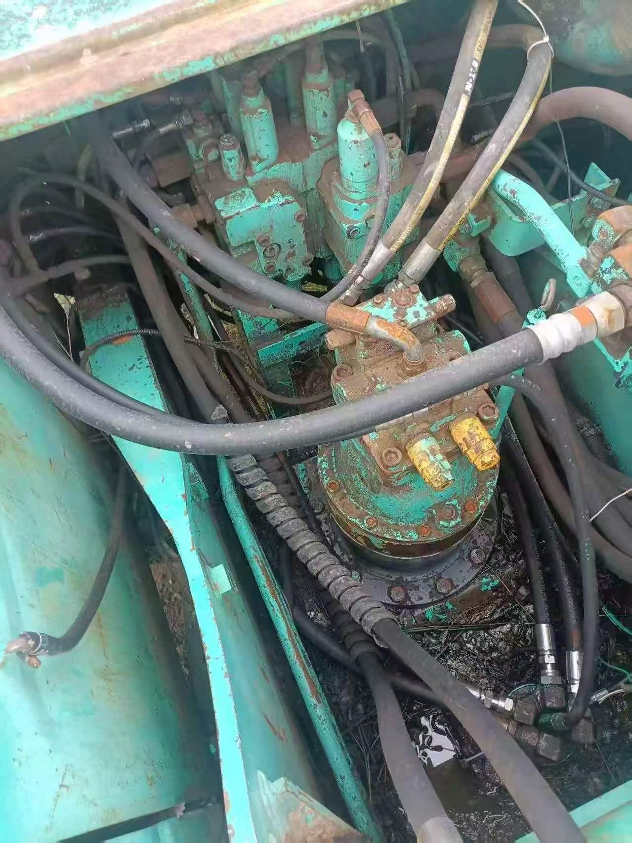 Buy Kobelco SK200-6 Used Excavator / 3