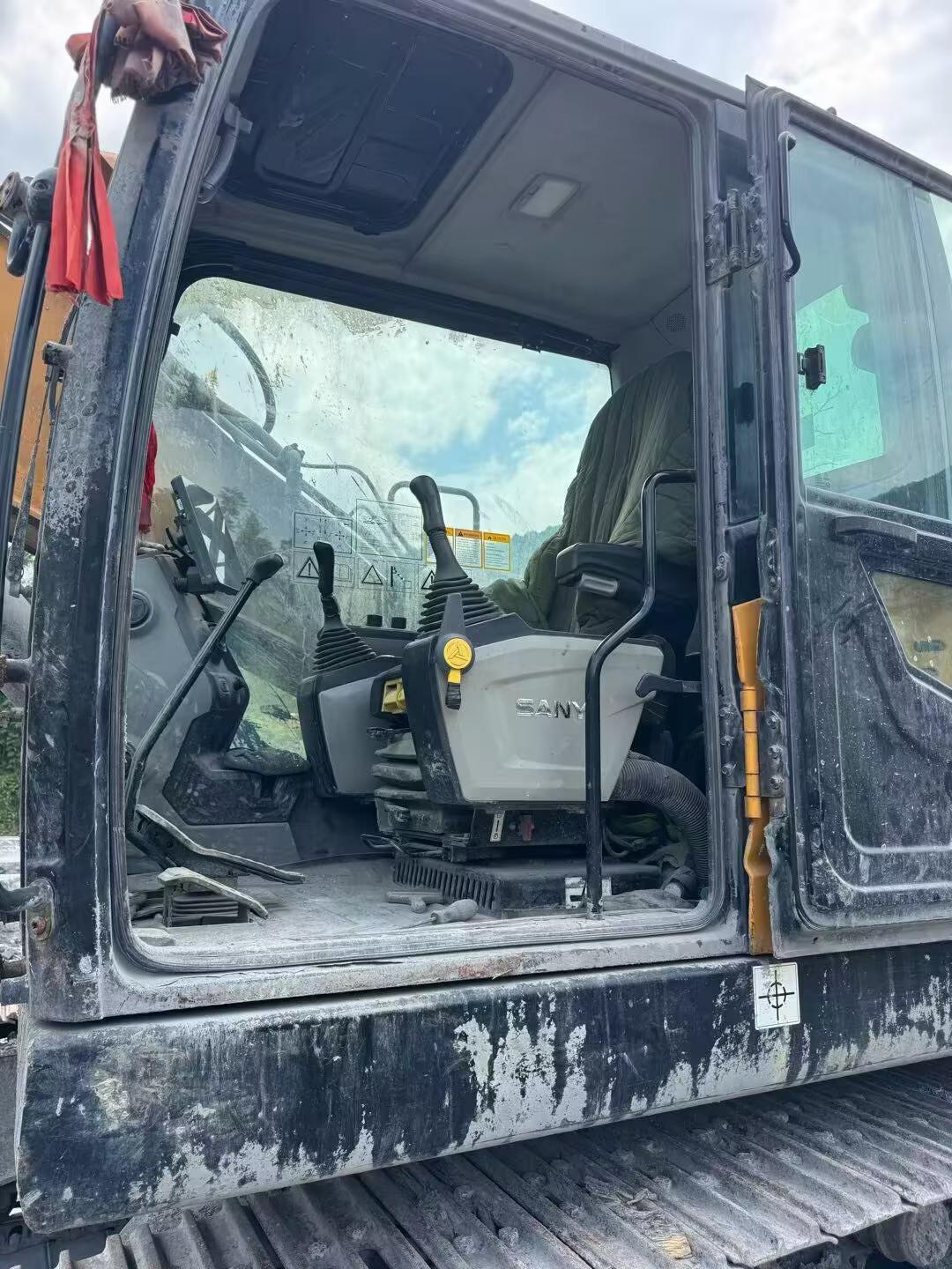 Buy Sany SY215C Used Excavator / 2
