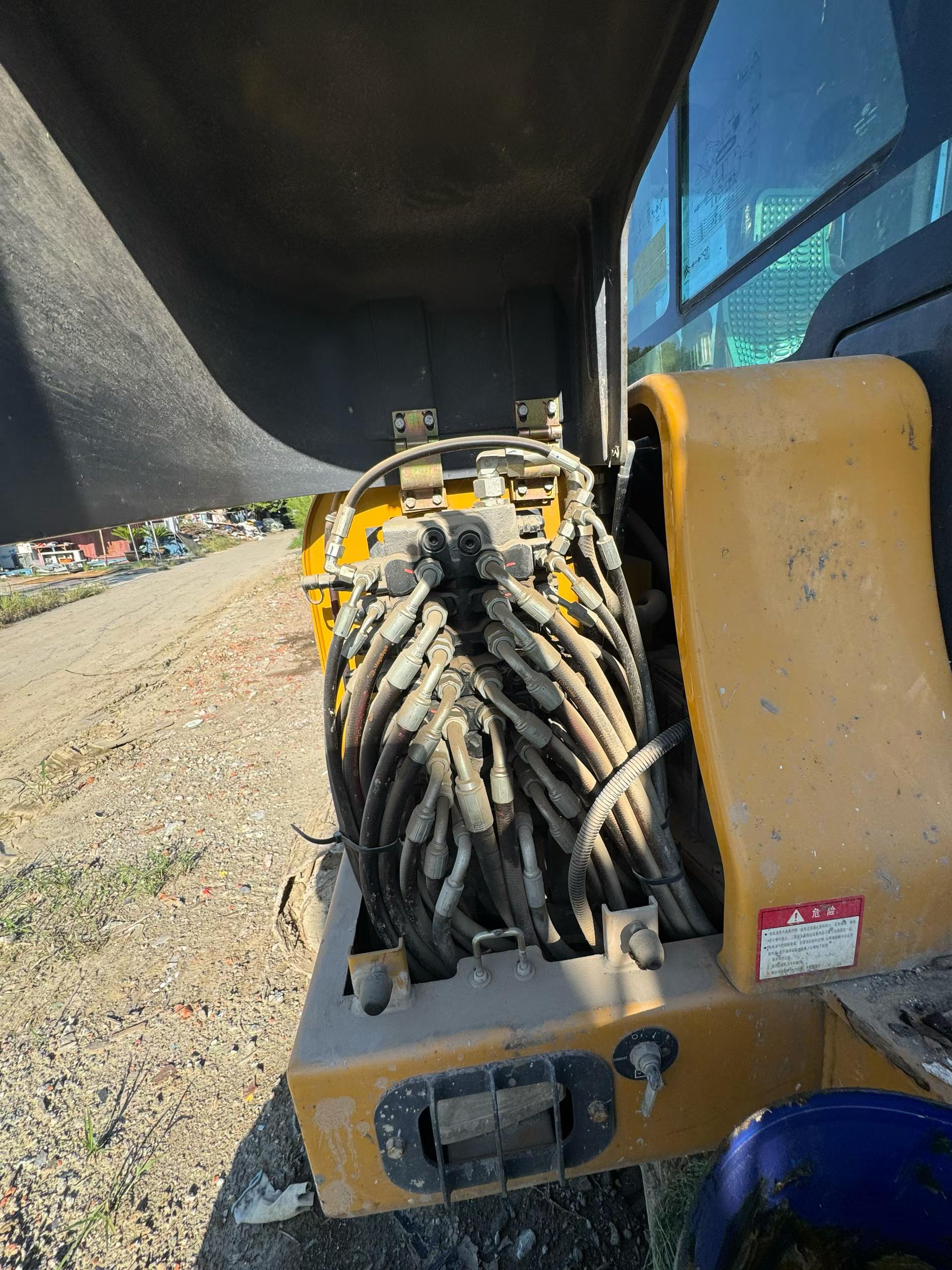 Buy XCMG LW60G Used Excavator / 6 Buy XCMG LW60G Used Excavator / 6