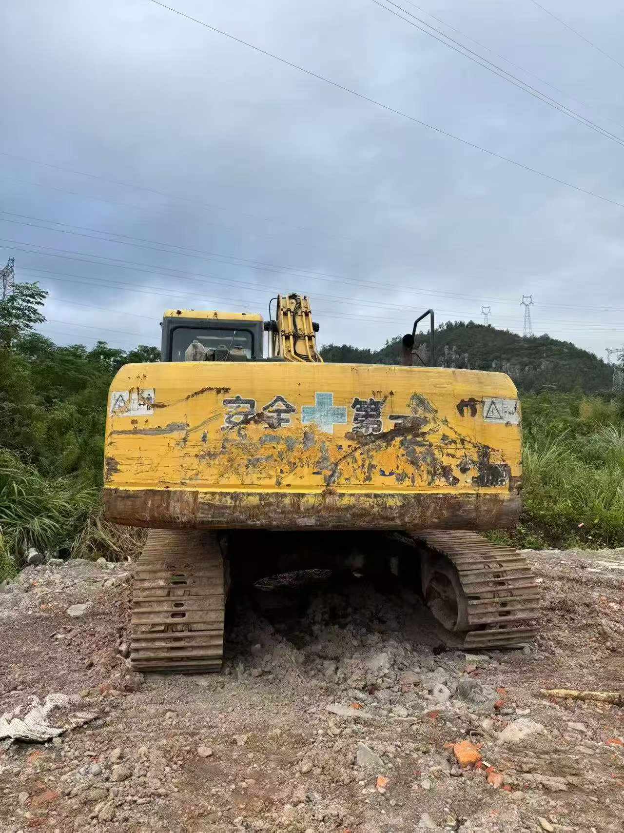 Buy Komatsu PC200-7 Used Excavator / 2 Buy Komatsu PC200-7 Used Excavator / 2