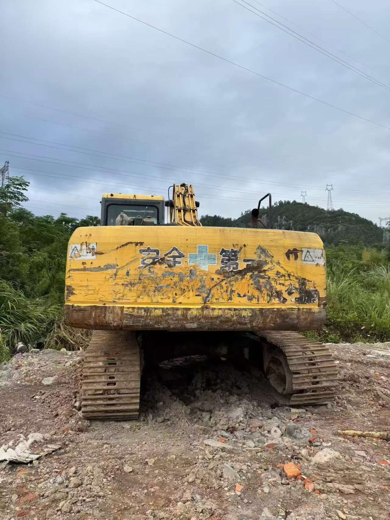 Buy Komatsu PC200-7 Used Excavator / 2