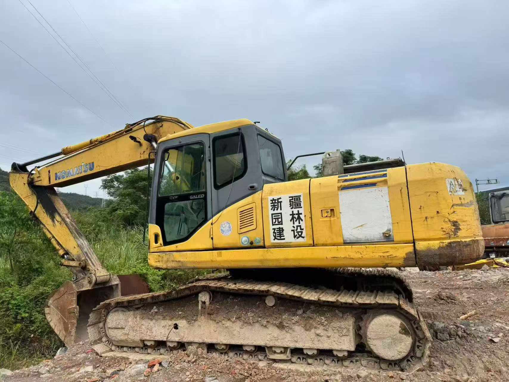 Buy Komatsu PC200-7 Used Excavator / 1