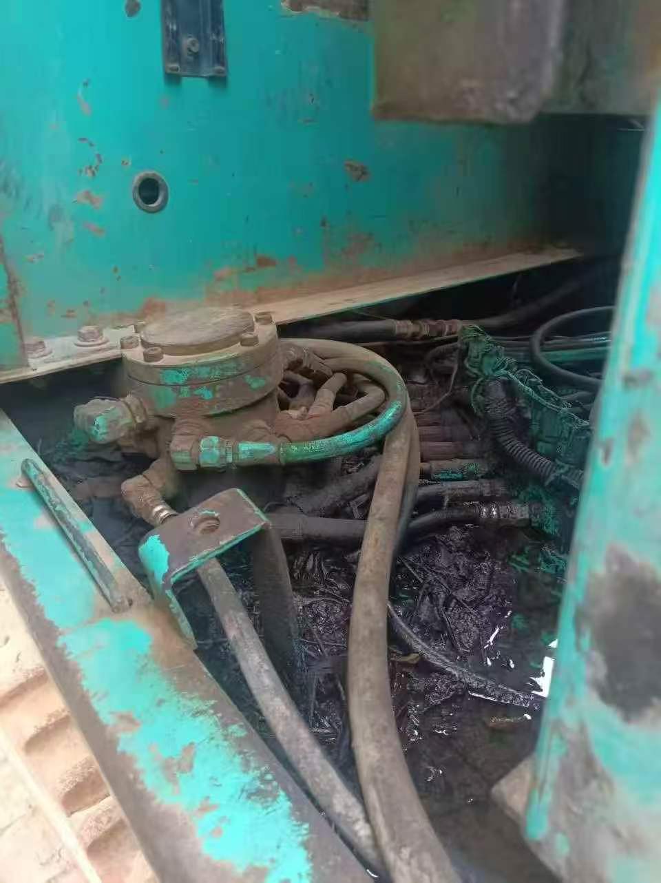 Buy Kobelco SK200-6 Used Excavator / 4