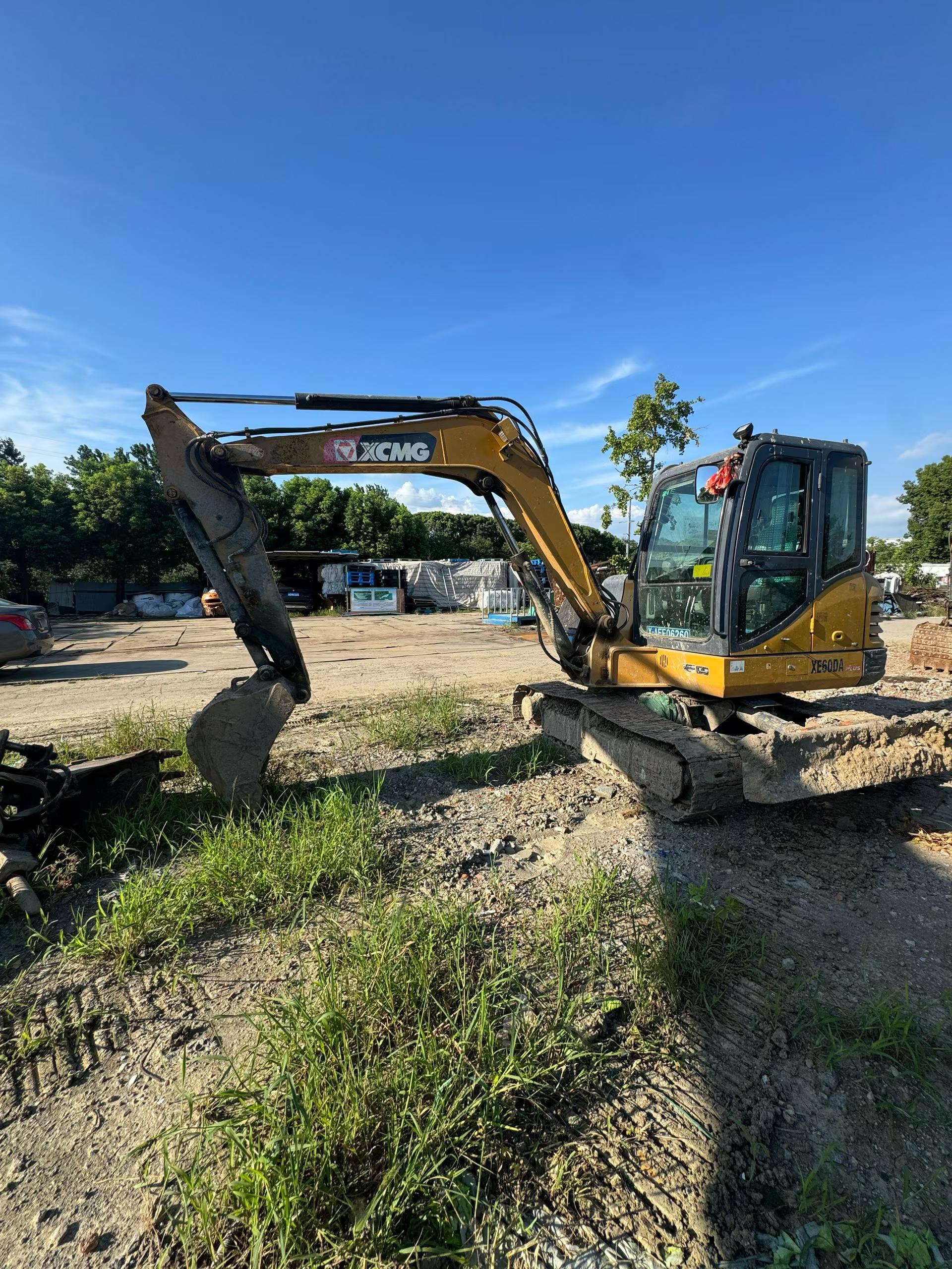 Buy XCMG LW60G Used Excavator / 4 Buy XCMG LW60G Used Excavator / 4