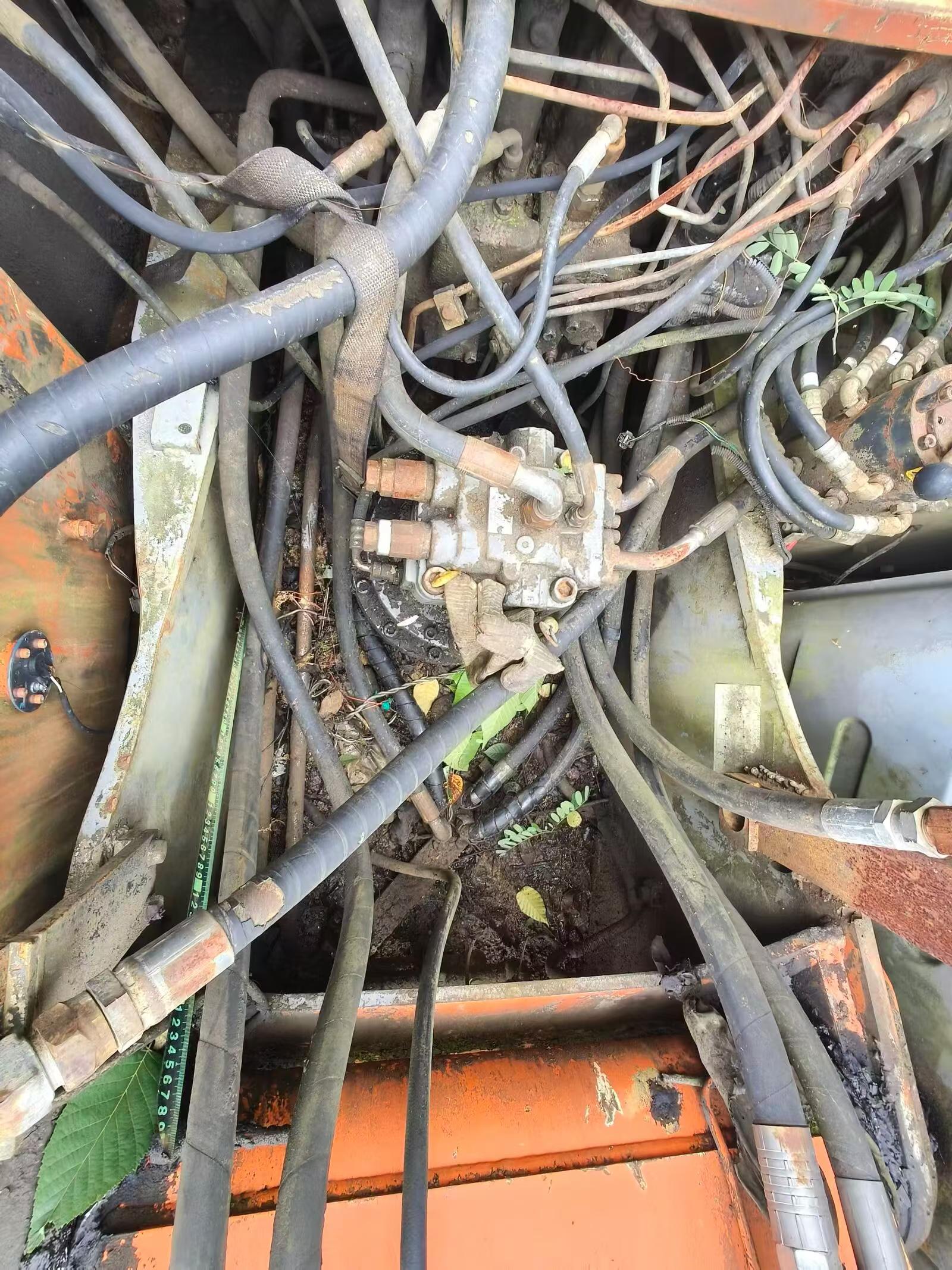 Buy Hitachi ZX200-6 Used Excavator / 4