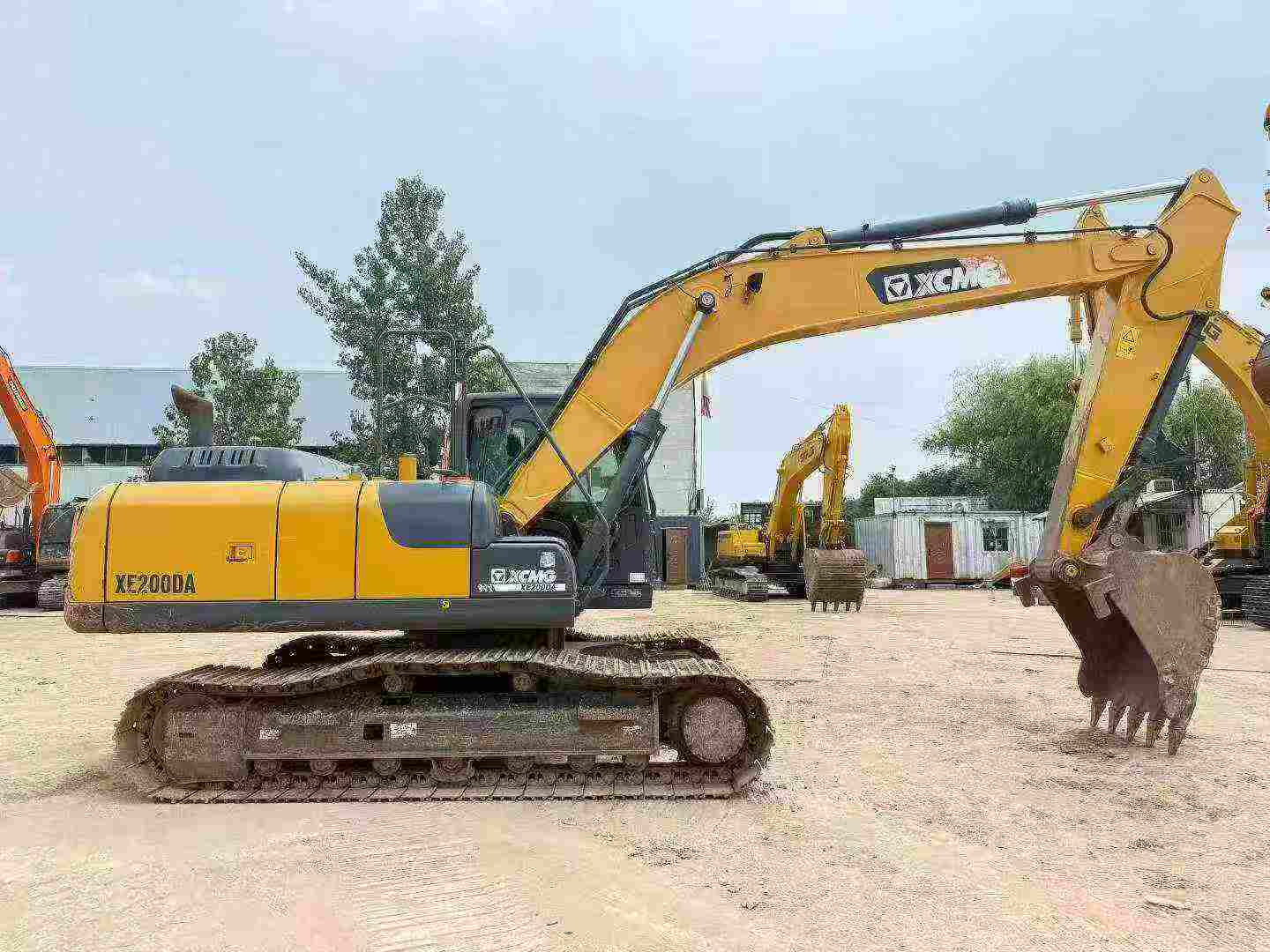 Buy XCMG LW200 Used Excavator / 2 Buy XCMG LW200 Used Excavator / 2