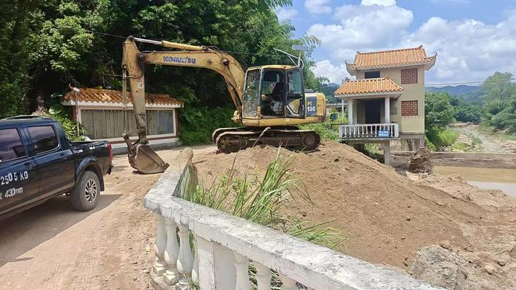 Buy Komatsu PC110-7 Used Excavator / 1