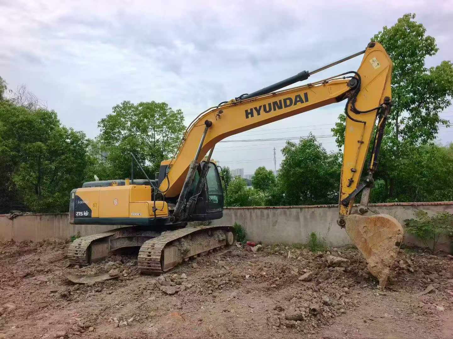 Buy Hyundai R215VS Used Excavator / 1