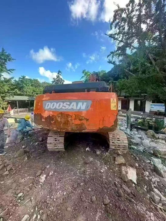 Buy Doosan DH215-9 Used Excavator / 1