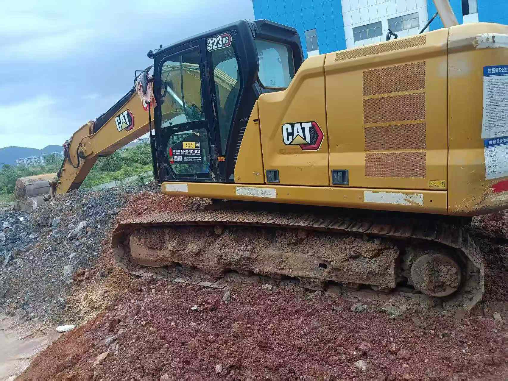 Buy Caterpillar 323 Used Excavator / 1