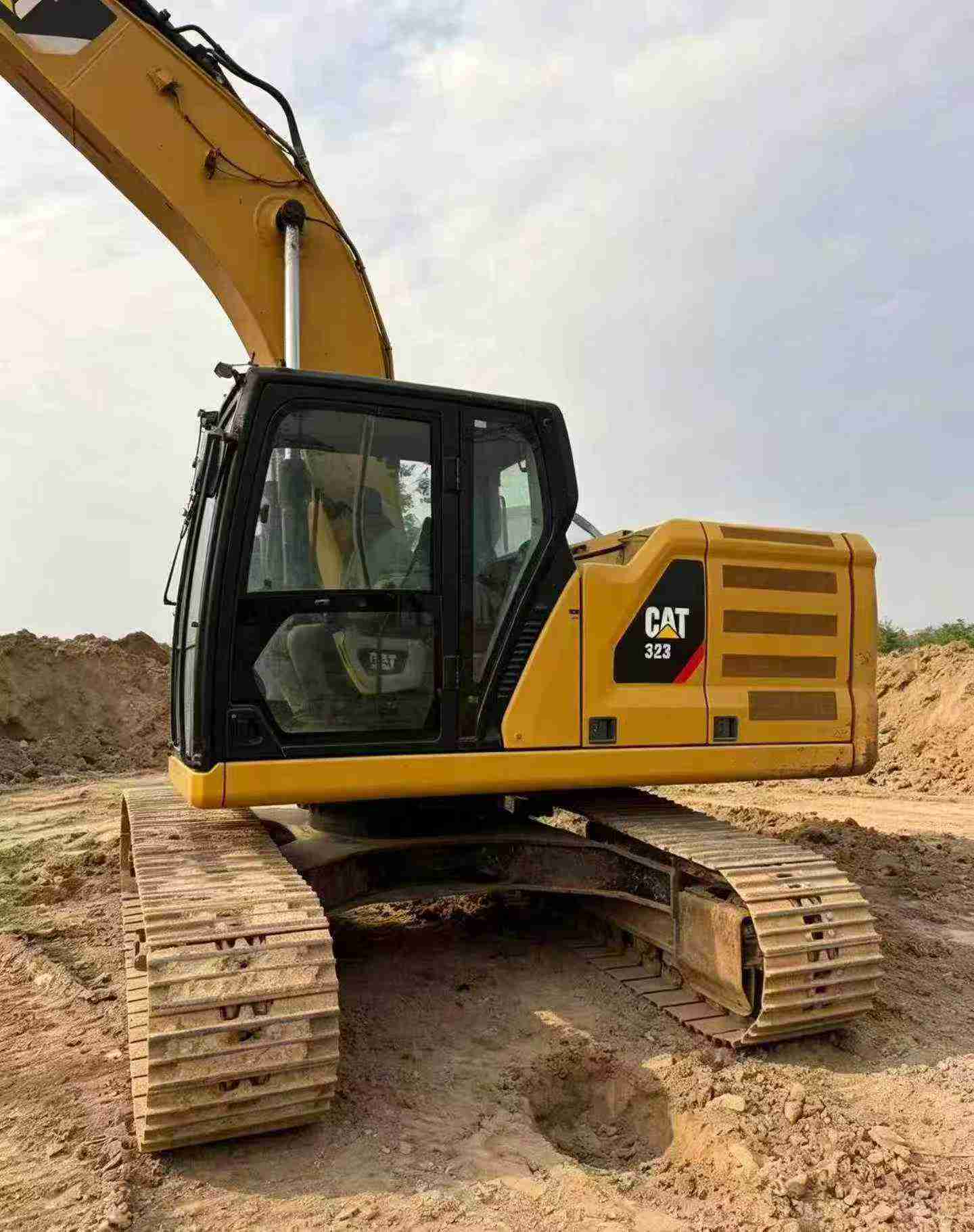 Buy Caterpillar 323 Used Excavator / 2 Buy Caterpillar 323 Used Excavator / 2