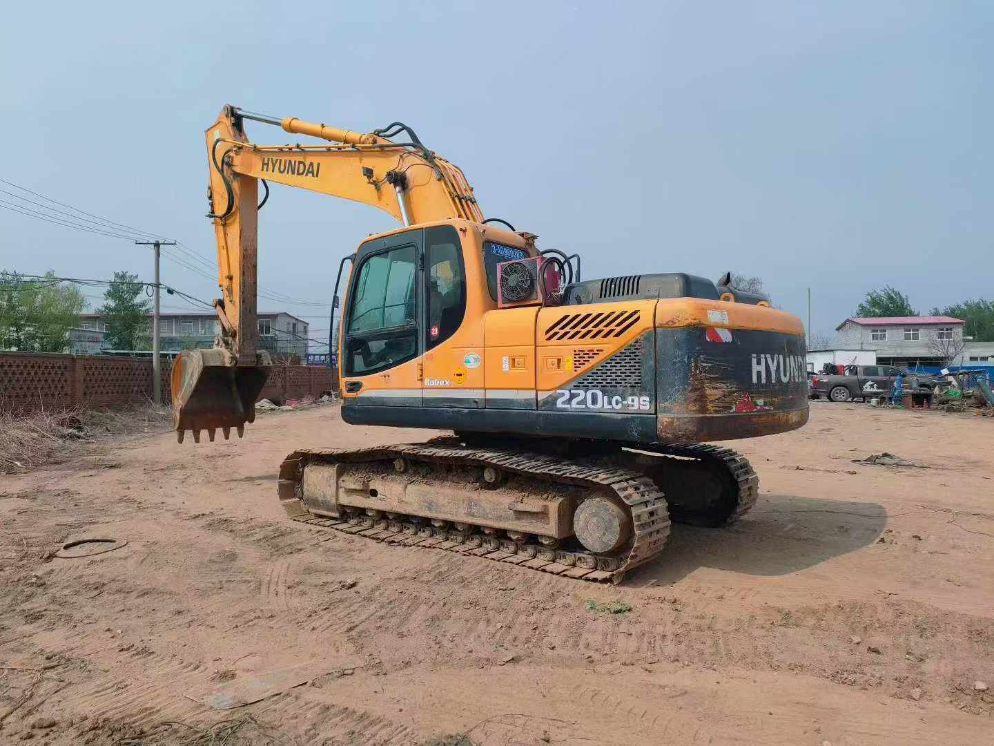 Buy Hyundai R220-5 Used Excavator / 4