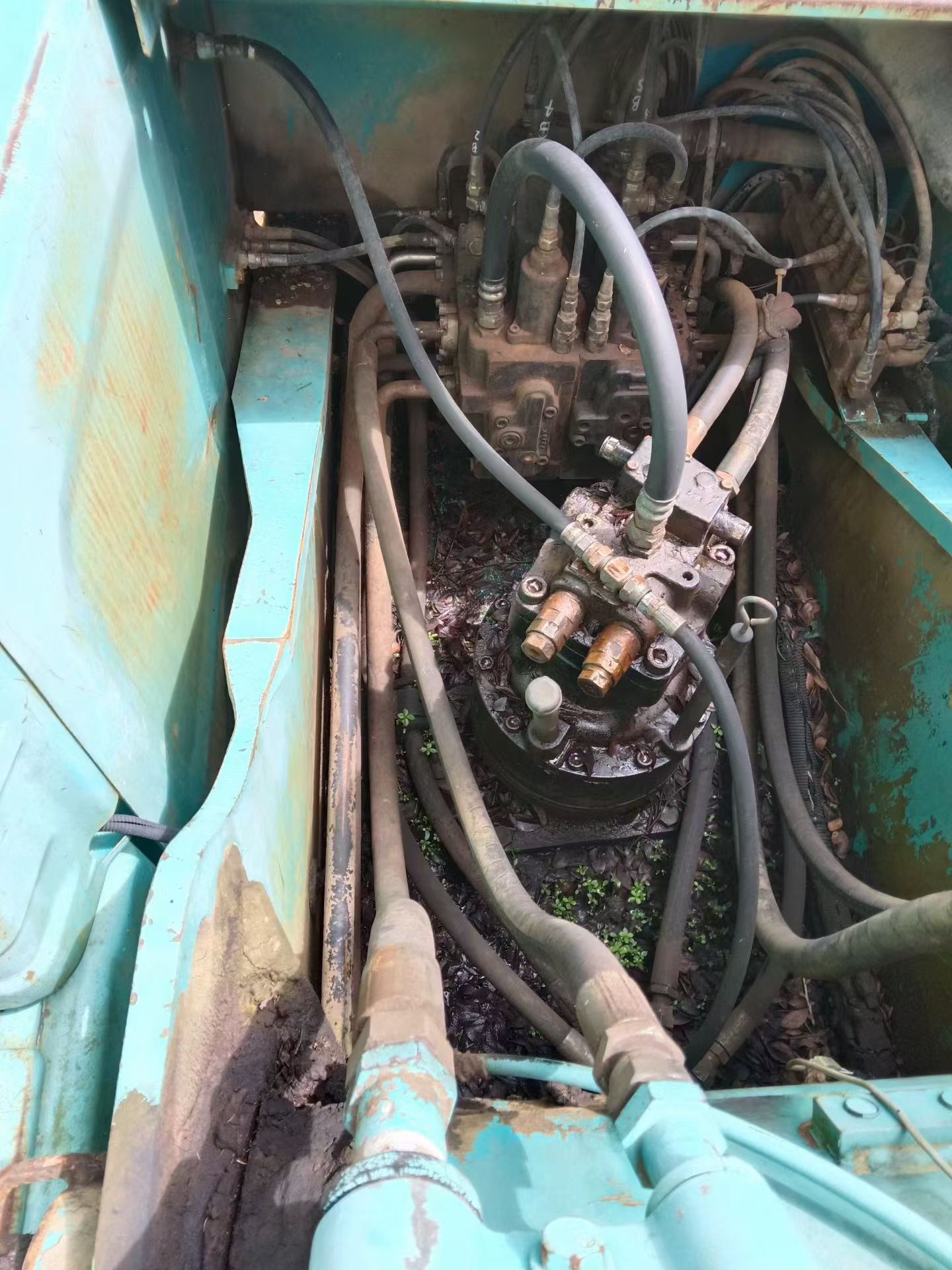 Buy Kobelco SK200 Used Excavator / 3